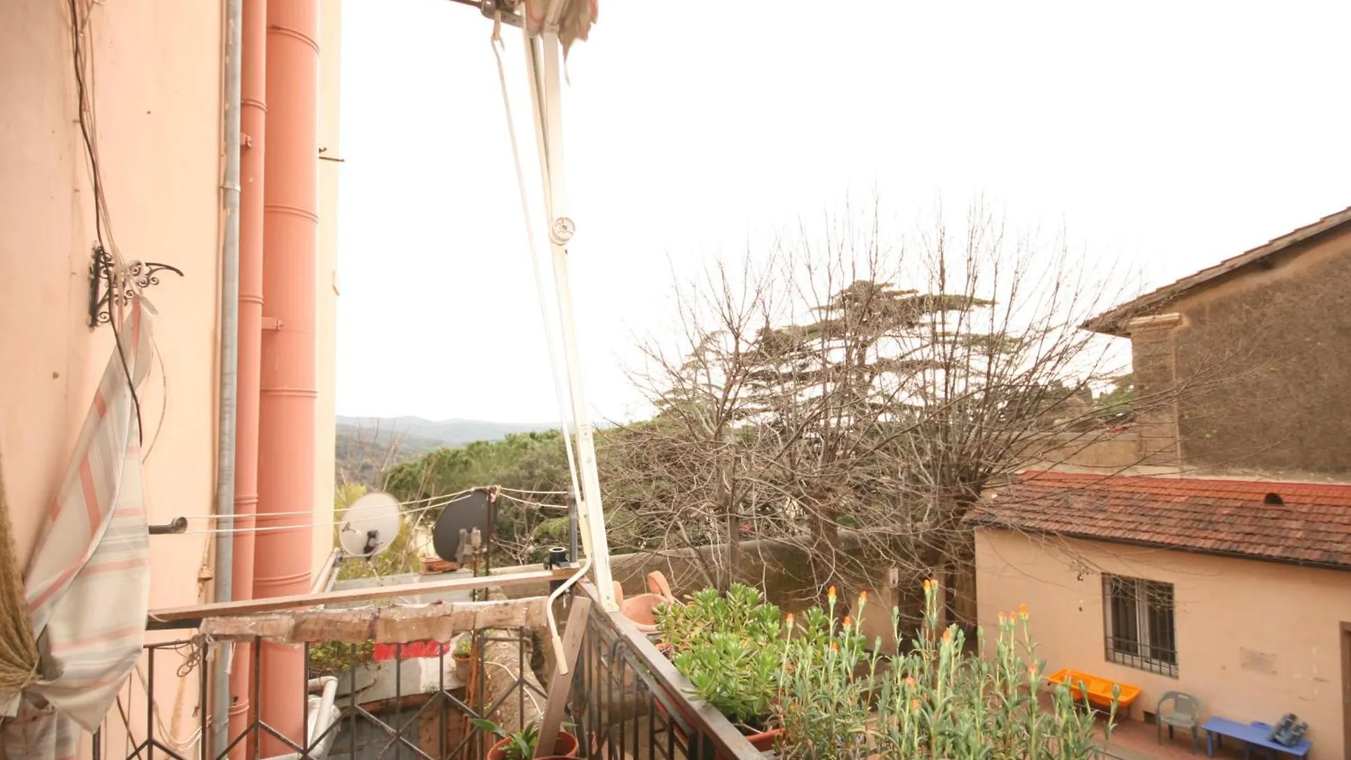 Apartment Grazioso Appartamento Ai Bori Del Centro Storico Castagneto Carducci Italy